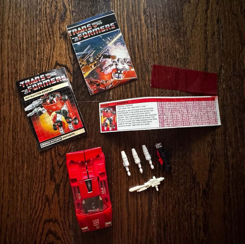VTG 1984 Transformers G1 Sideswipe Autobot Action Figure with Acc. and Instruc.